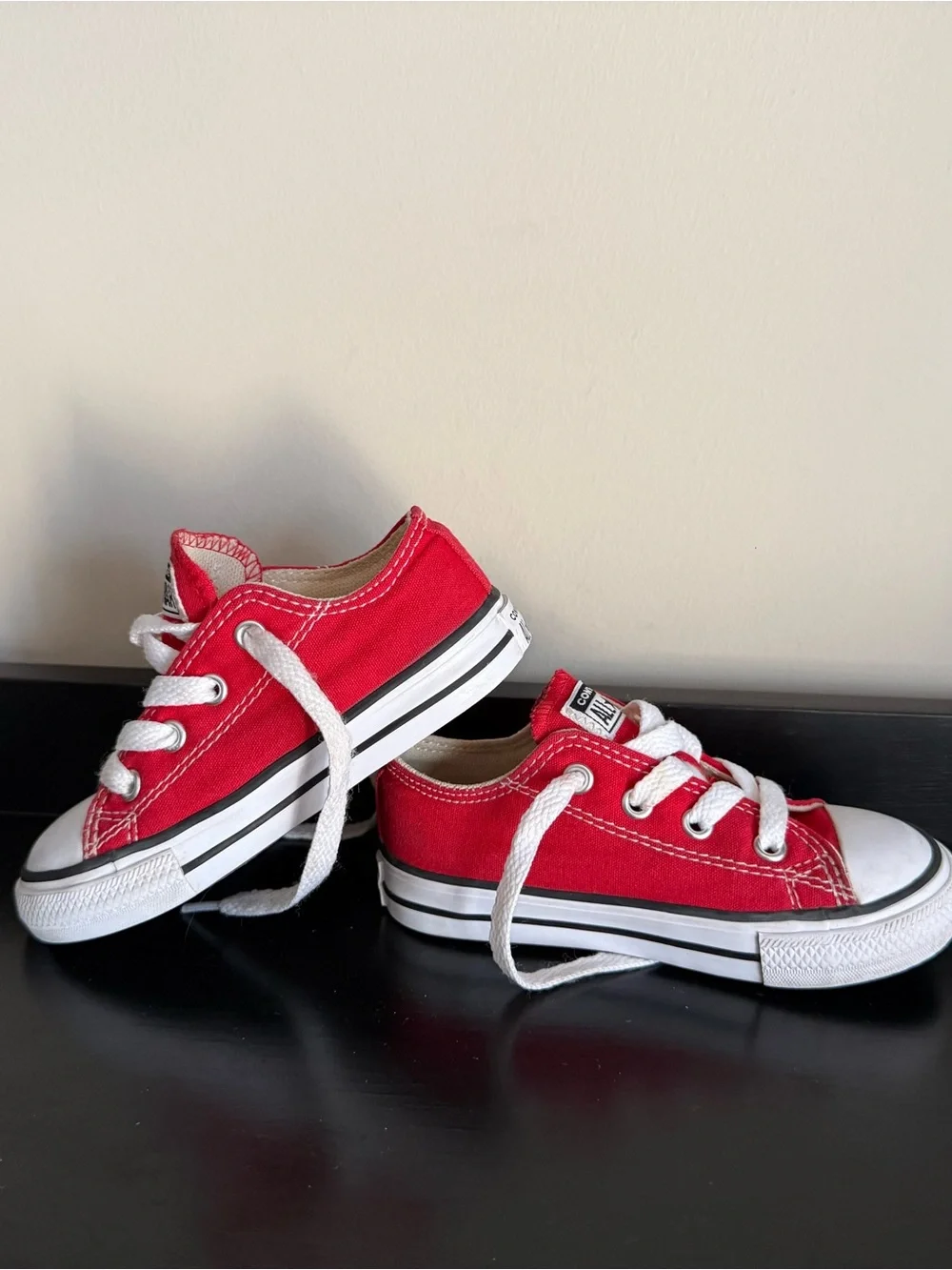 Converse All Star Infant Size 7 Red Chuck Taylor Low Top Sneakers